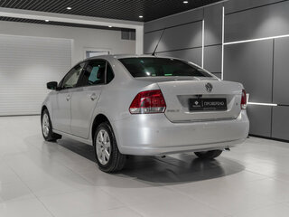 2011 Volkswagen Polo V, бежевый, 615000 рублей, вид 4