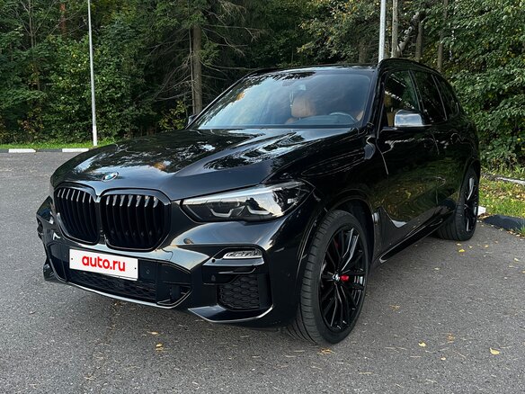 2021 BMW X5 40i IV (G05/G18), чёрный, 6990000 рублей - вид 1