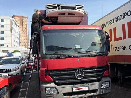 2005 Mercedes-Benz Actros, красный, 2000000 рублей, вид 5