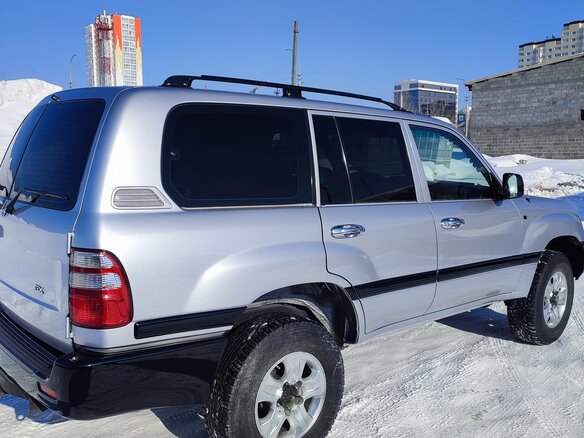 2004 Toyota Land Cruiser 105 100 Series Рестайлинг 1, серебристый - вид 5