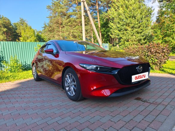 2019 Mazda 3 IV (BP), красный, 1800000 рублей - вид 3