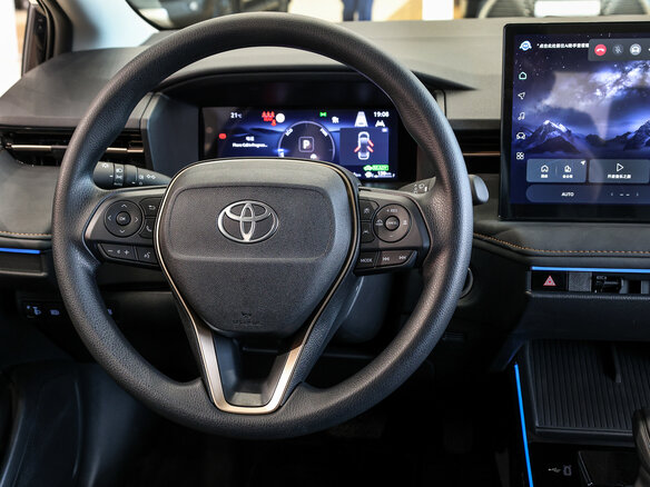 2026 Toyota Corolla XII (E210) Рестайлинг 2, чёрный - вид 17