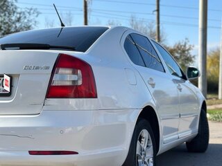 2011 Skoda Octavia II (A5) Рестайлинг, белый, 550000 рублей, вид 5
