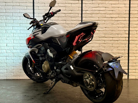 2026 Ducati Diavel V4, серый, 3880000 рублей - вид 2