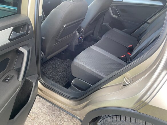 2017 Volkswagen Tiguan II, бежевый, 1999000 рублей - вид 10