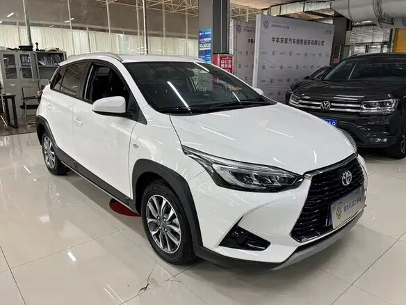 2023 Toyota Yaris XP150 XP150 Рестайлинг 2, белый, 1250000 рублей - вид 5