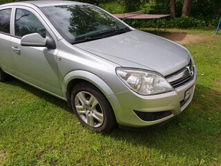 2011 Opel Astra H Рестайлинг, серебристый, 600000 рублей, вид 2