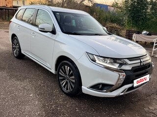 2022 Mitsubishi Outlander III Рестайлинг 3, белый, 2520000 рублей, вид 2