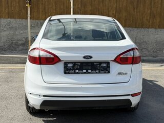 2015 Ford Fiesta Mk6 Рестайлинг, белый, 700000 рублей, вид 5