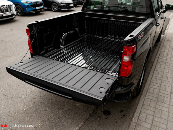 2025 Chevrolet Silverado Crew Cab IV (T1XX) Рестайлинг, чёрный, 7000000 рублей - вид 12