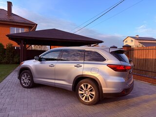 2014 Toyota Highlander III (XU50), серебристый, 2050000 рублей, вид 4