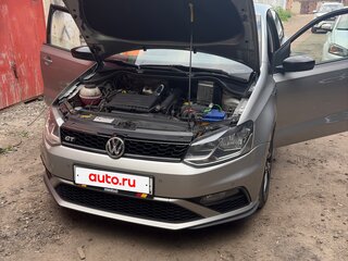 2018 Volkswagen Polo V Рестайлинг, серебристый, 1300000 рублей, вид 3