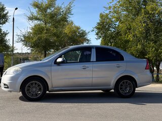 2011 Chevrolet Aveo I Рестайлинг, серебристый, 480000 рублей, вид 5