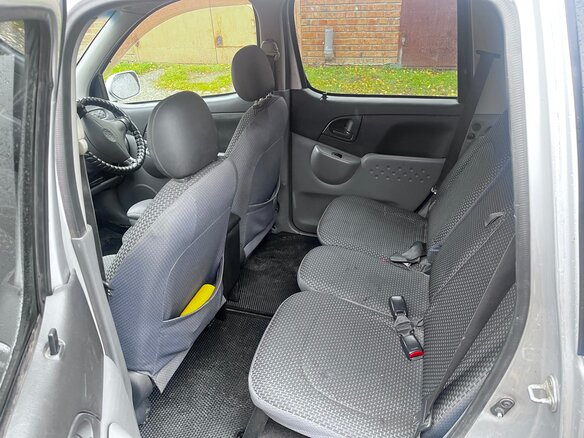2000 Toyota FunCargo, серый, 470000 рублей - вид 11