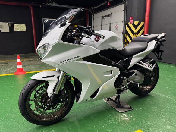 2017 Honda VFR 800, белый, 785000 рублей - вид 16