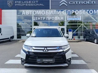 2015 Mitsubishi Outlander III Рестайлинг 2, белый, 1820000 рублей, вид 2