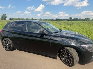 2011 BMW 1 серии 118i II (F20/F21), чёрный, 900000 рублей, вид 5