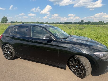 2011 BMW 1 серии 118i II (F20/F21), чёрный, 900000 рублей, вид 5