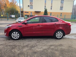 2013 Kia Rio 5-speed III, красный, 830000 рублей, вид 5