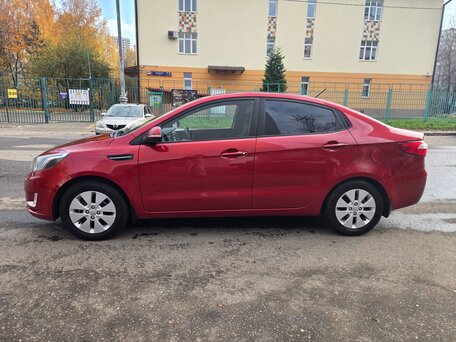 2013 Kia Rio 5-speed III, красный, 830000 рублей, вид 5