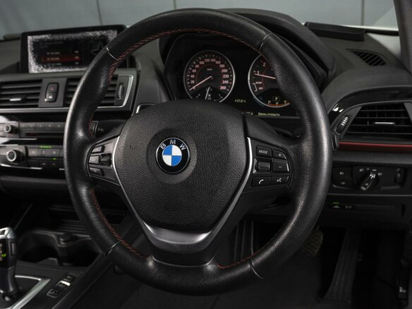 2015 BMW 1 серии 118i II (F20/F21) Рестайлинг, белый, 1390000 рублей - вид 11