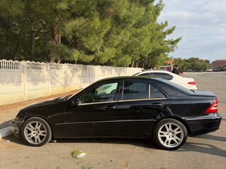 2001 Mercedes-Benz C-Класс 200 II (W203), чёрный, 300000 рублей, вид 1