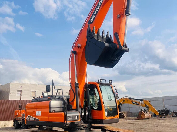 2026 Develon DX220, оранжевый, 15622484 рублей - вид 2