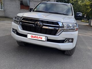 2017 Toyota Land Cruiser 200 Series Рестайлинг 2, белый, 5300000 рублей, вид 1