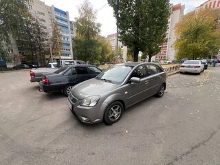2011 Kia Rio II Рестайлинг, серебристый, 650000 рублей, вид 1