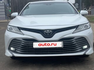 2019 Toyota Camry VIII (XV70), белый, 2420000 рублей, вид 2