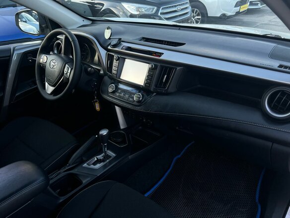 2017 Toyota RAV4 IV (XA40) Рестайлинг, белый - вид 25