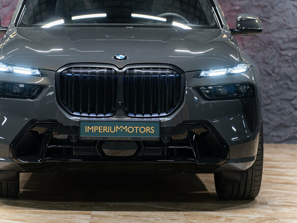 2026 BMW X7 40i I (G07) Рестайлинг, серый, 17690000 рублей - вид 3