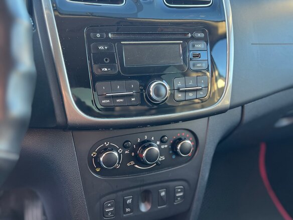 2014 Renault Logan II, белый, 328000 рублей - вид 18