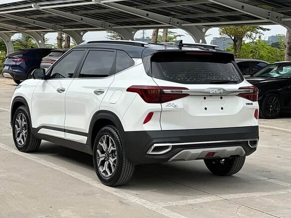 2022 Kia KX3, белый, 1400001 рублей - вид 6