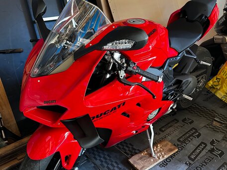 2023 Ducati Panigale V4, красный, 2600000 рублей, вид 4