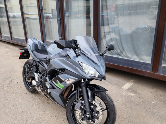 2018 Kawasaki Ninja 650, серый, 650000 рублей - вид 4