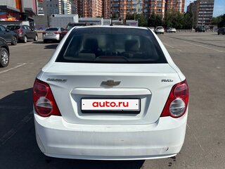 2014 Chevrolet Aveo II, белый, 730000 рублей, вид 4