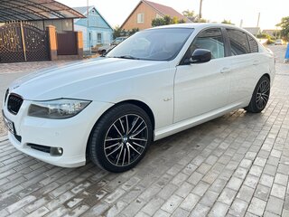 2011 BMW 3 серии 320i V (E90/E91/E92/E93) Рестайлинг, белый, 1000000 рублей, вид 3