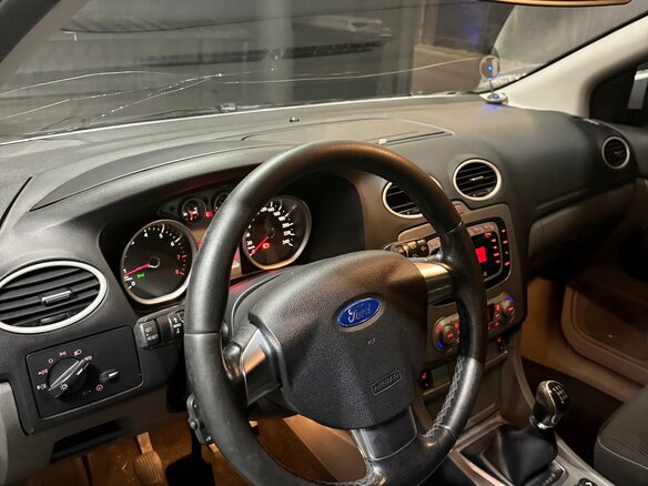 2010 Ford Focus II Рестайлинг, серебристый - вид 11
