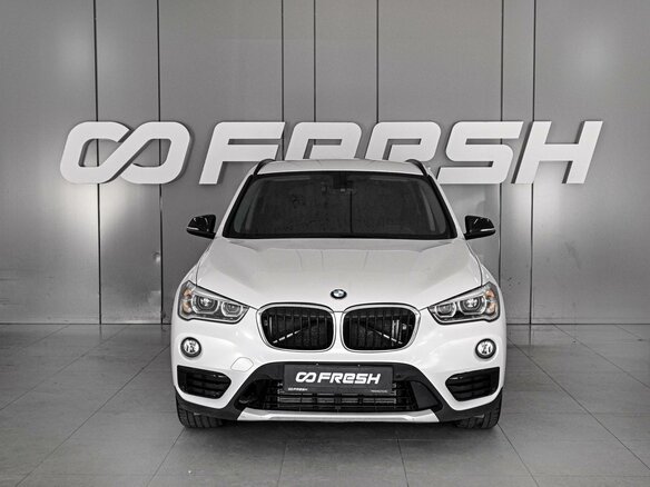 2019 BMW X1 18d xDrive II (F48), белый, 2599000 рублей - вид 2