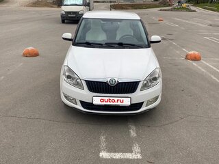 2011 Skoda Fabia II Рестайлинг, белый, 620000 рублей, вид 2