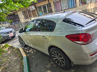 2013 Chevrolet Cruze I Рестайлинг, серебристый, 680000 рублей, вид 3