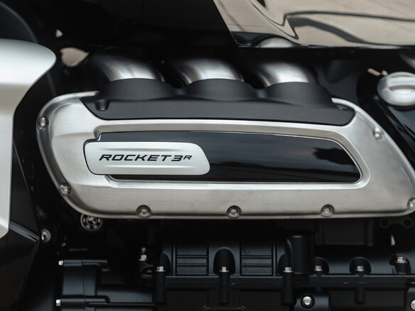 2023 Triumph Rocket 3, серебристый, 2490000 рублей - вид 13
