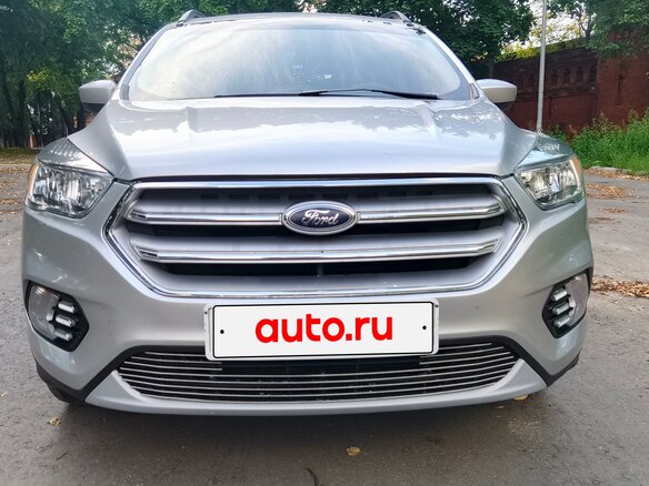2017 Ford Escape III Рестайлинг, серебристый - вид 1