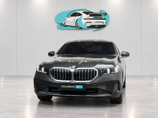 2025 BMW 5 серии 520i VIII (G60/G61/G68), серый, 5987500 рублей, вид 2