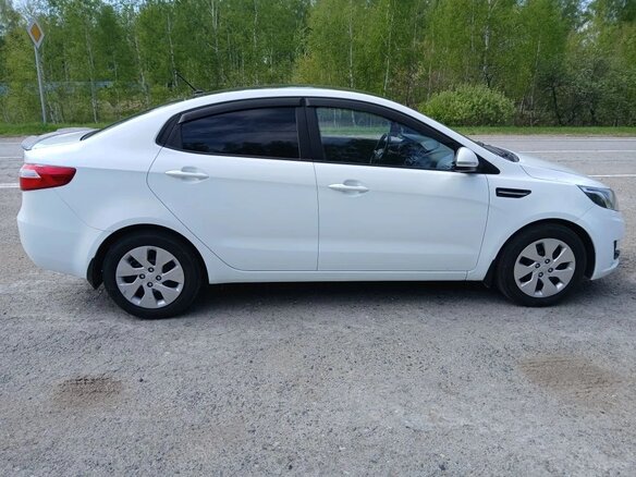 2013 Kia Rio 4-speed III, белый, 900000 рублей - вид 18
