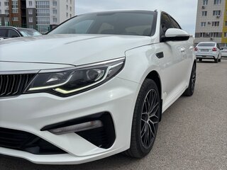 2019 Kia Optima IV Рестайлинг, белый, 1950000 рублей, вид 2
