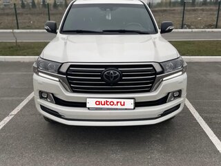 2017 Toyota Land Cruiser 200 Series Рестайлинг 2, белый, 5530000 рублей, вид 3