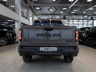 2025 Ram 1500 Crew Cab V Рестайлинг, зелёный, 11412311 рублей, вид 5