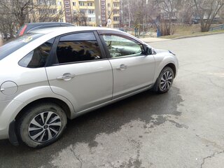2010 Ford Focus II Рестайлинг, серебристый, 490000 рублей, вид 2